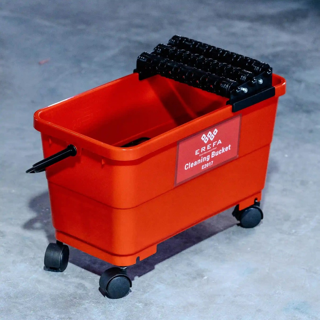 E2017 High-Density Polyethylene Cleaning Bucket with Integrated Roller System and 20L Capacity